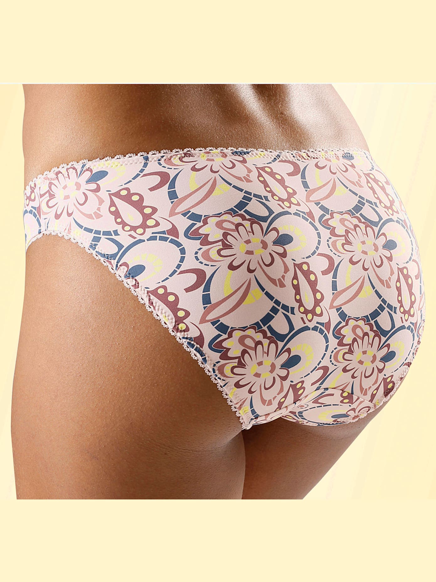 Slip confortable, petit empiècement en dentelle à la ceinture