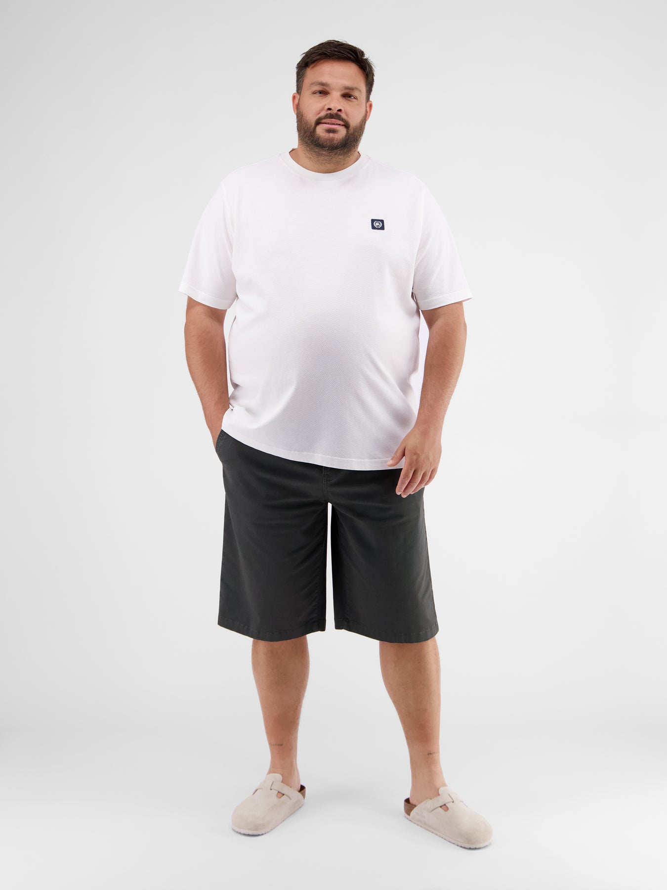 Chino-Bermuda mit Gürtel, in Großen Größen