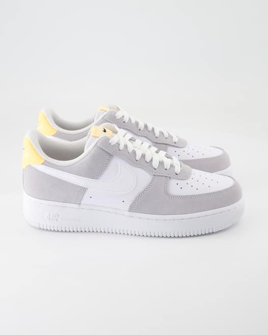 Nike FQ7779-001 Sneaker in Grau