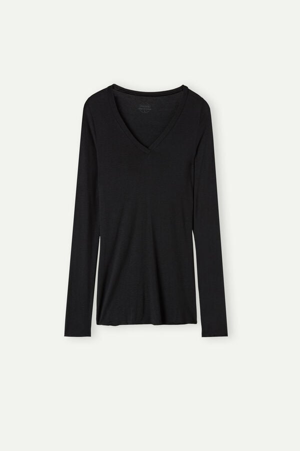 Camiseta ultraleve de modal com decote em V e detalhes em cashmere.
