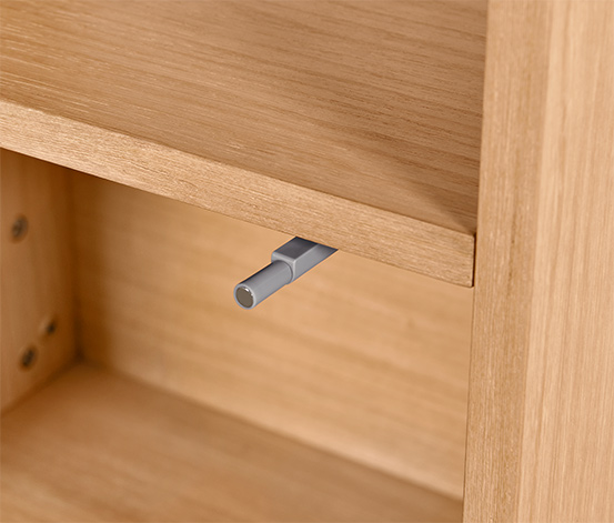 Badschrank mit Holzfurnier