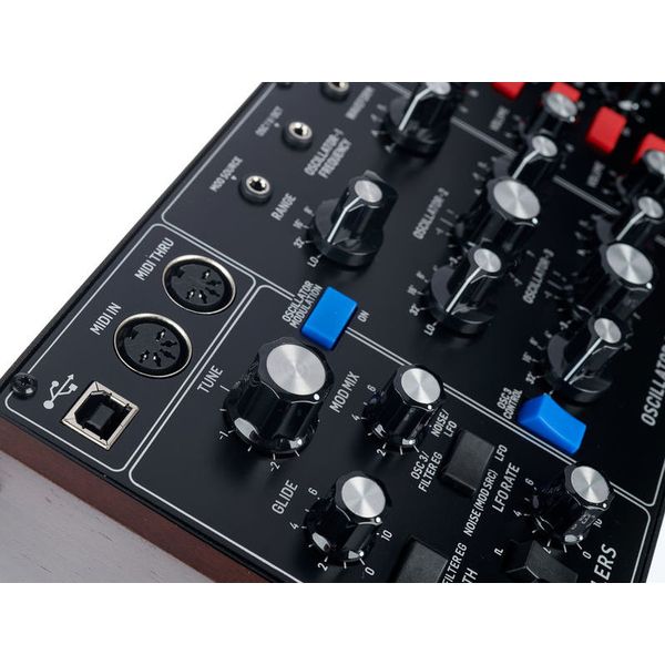Behringer Model D