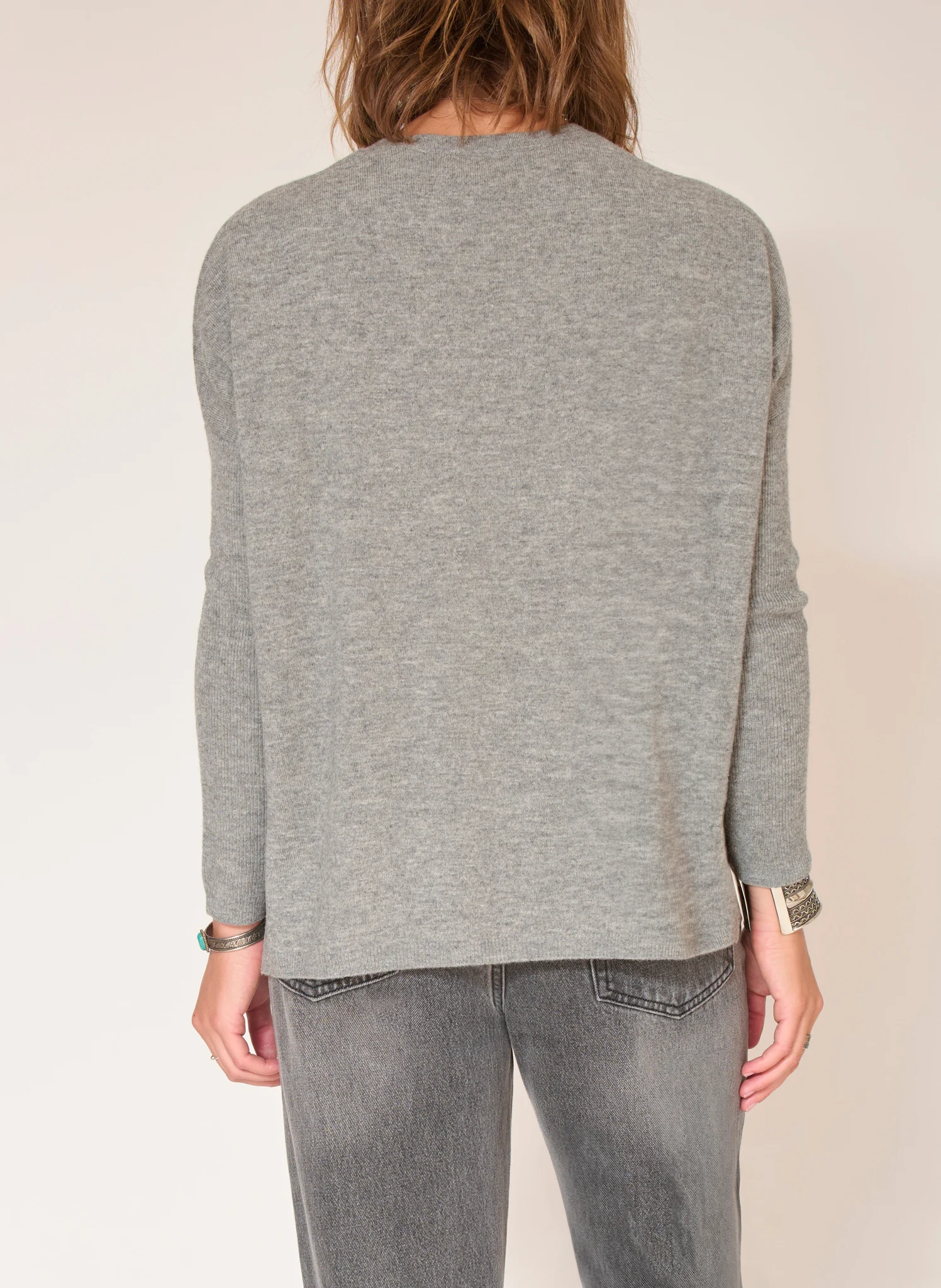 KOUROU - Pull ample col V en laine| Gris