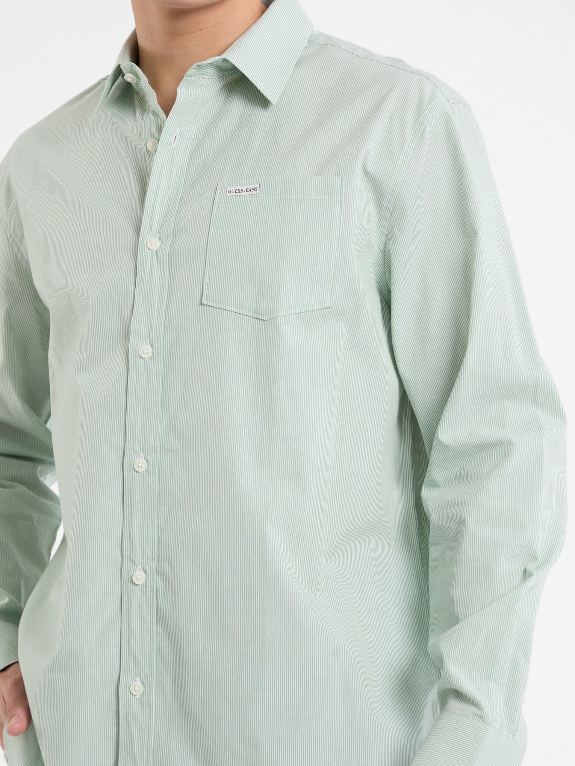 Camisa listrada com bolso