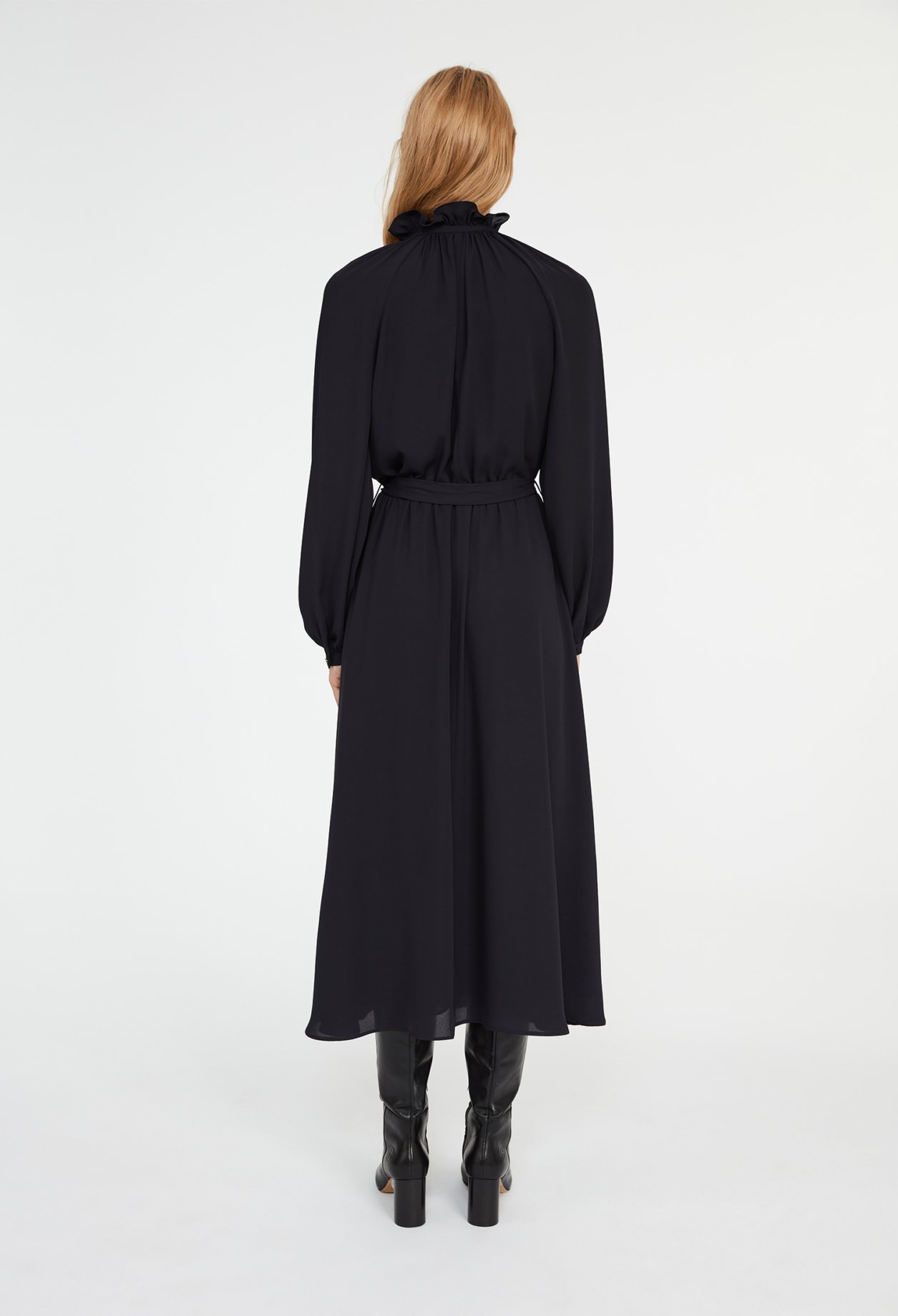 Robe longue col victorien