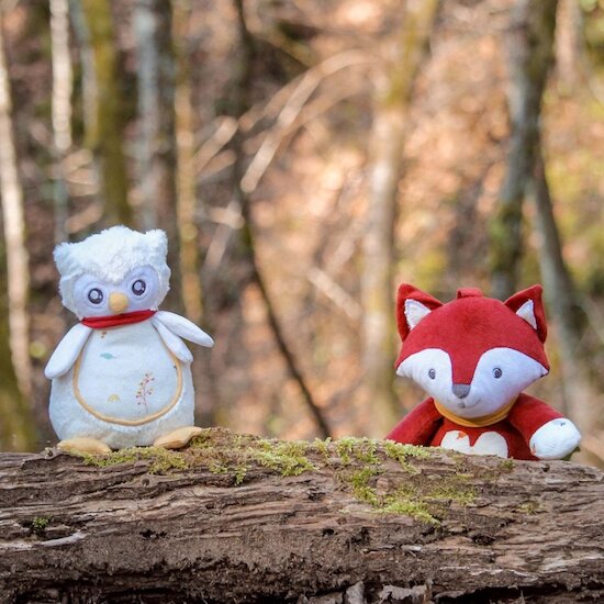 Cache cache en forêt Peluche musicale Violette   de               Trois Kilos Sept
