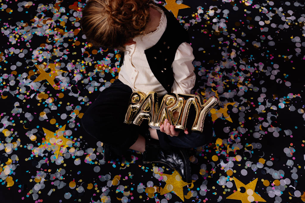 Quapi fluwelen gilet DJALI met sterren en borduursels zwart