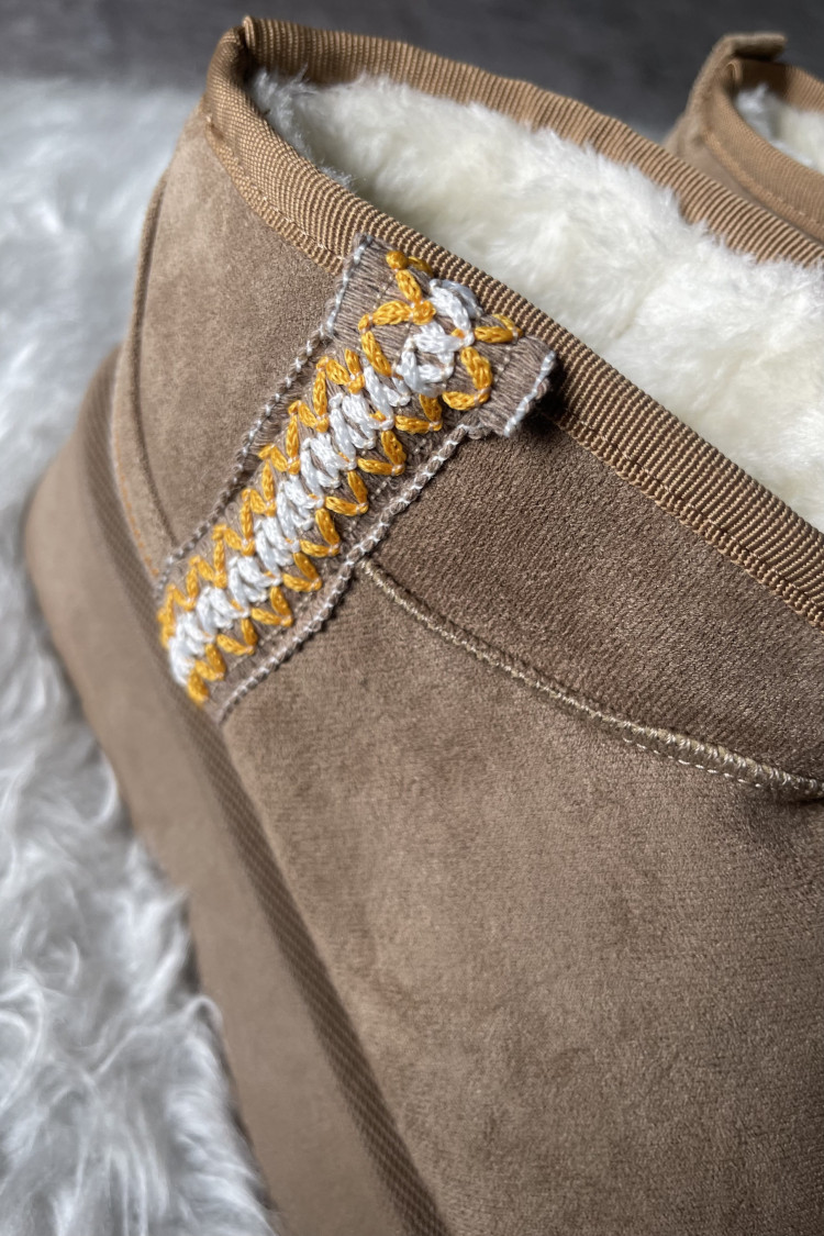 Bottine beige chausson en velours compensé montant à motif