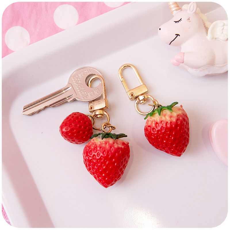 Momoi - Aardbeien sleutelhanger