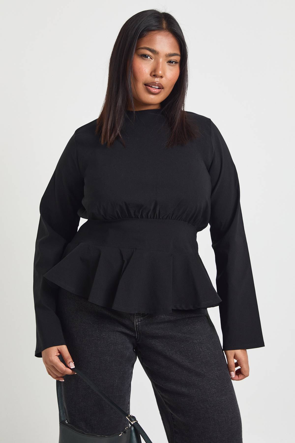 boohoo Haut Grande Taille À Manches Longues Avec Ourlet À Volants