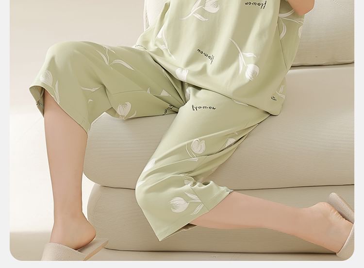 Jeony - Loungewearset: T-shirt met korte mouwen en capribroek