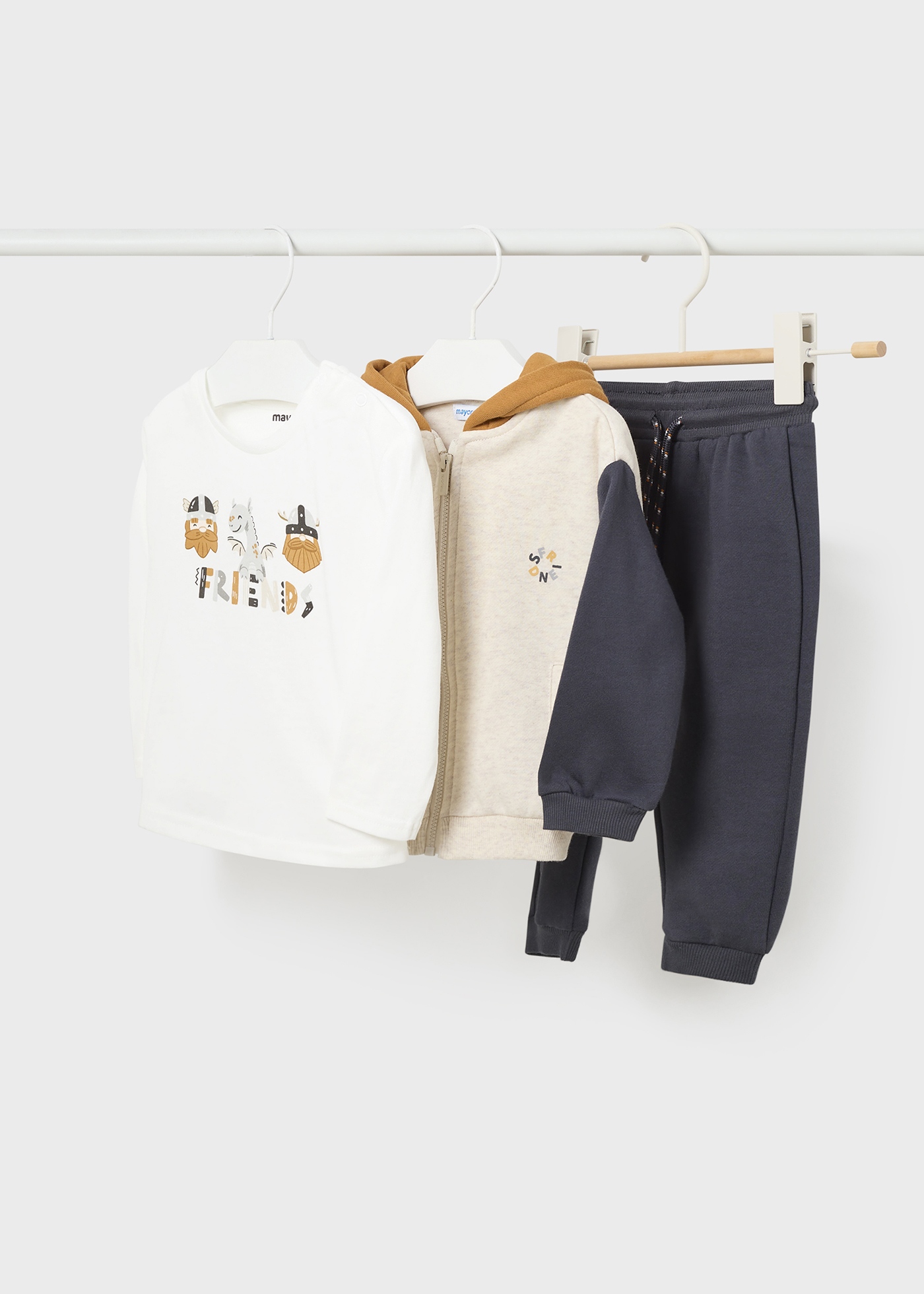 Conjunto de moletom de 3 peças com camiseta infantil