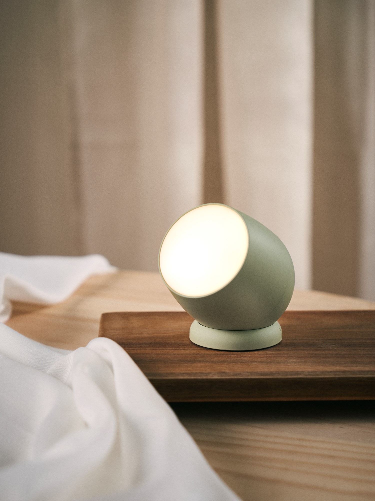 Bordlampe | ABS/metal/silikone. 8,2 x 8,2 x 9,6 cm. | Milky Green | Kreafunk