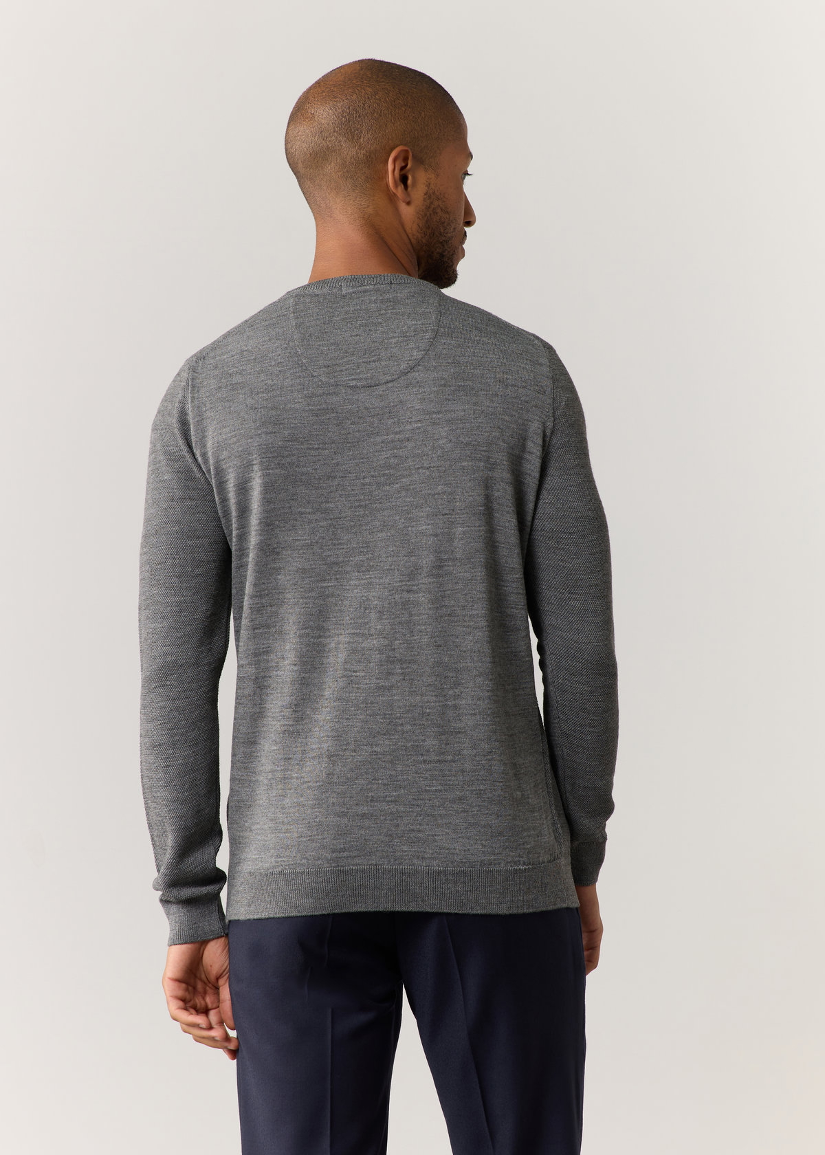 Pull col V en laine Mérinos mélangée unie gris clair