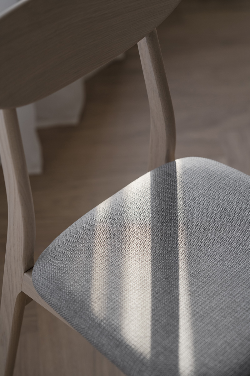 Eetkamerstoel Rodham eiken- gestoffeerde zitting Rodham houten eetkamerstoel whitewash - gestoffeerde zitting lichtgrijs