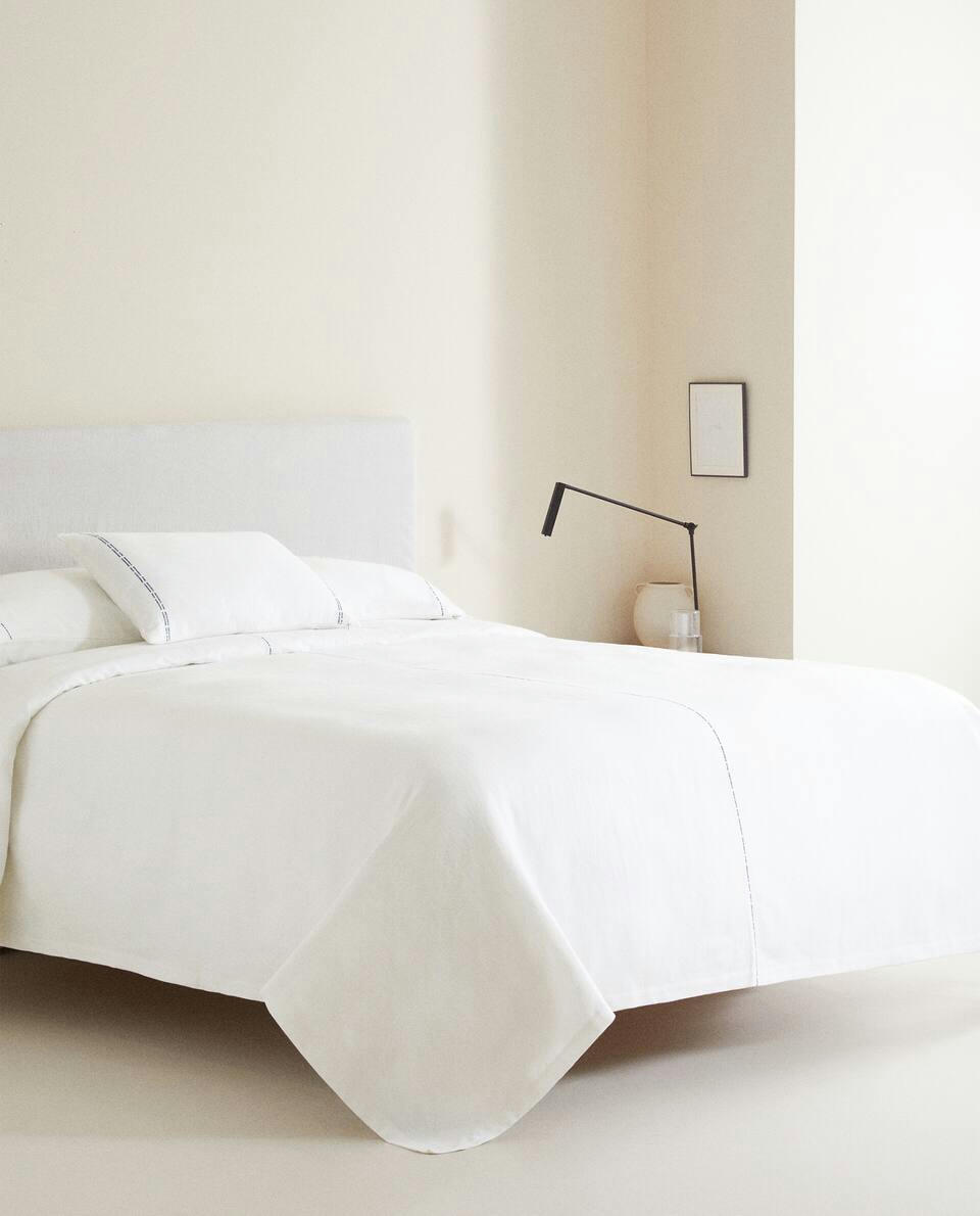 Colcha com costura decorativa