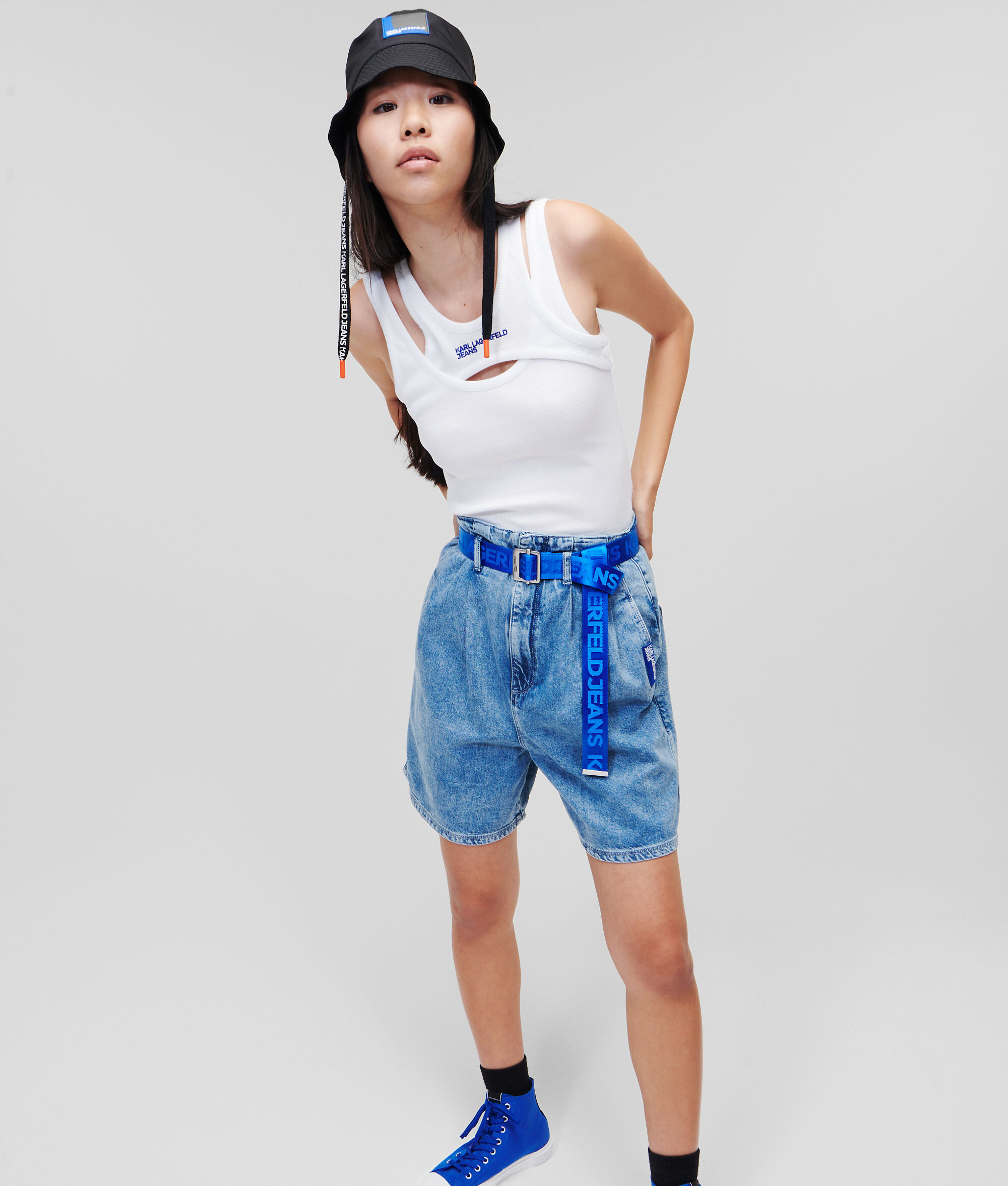 SHORT EN JEAN AVEC CEINTURE KLJ