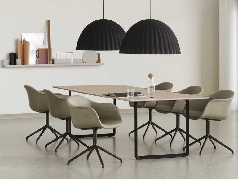 Muuto 70/70 Oak tafel 295x108 zwart