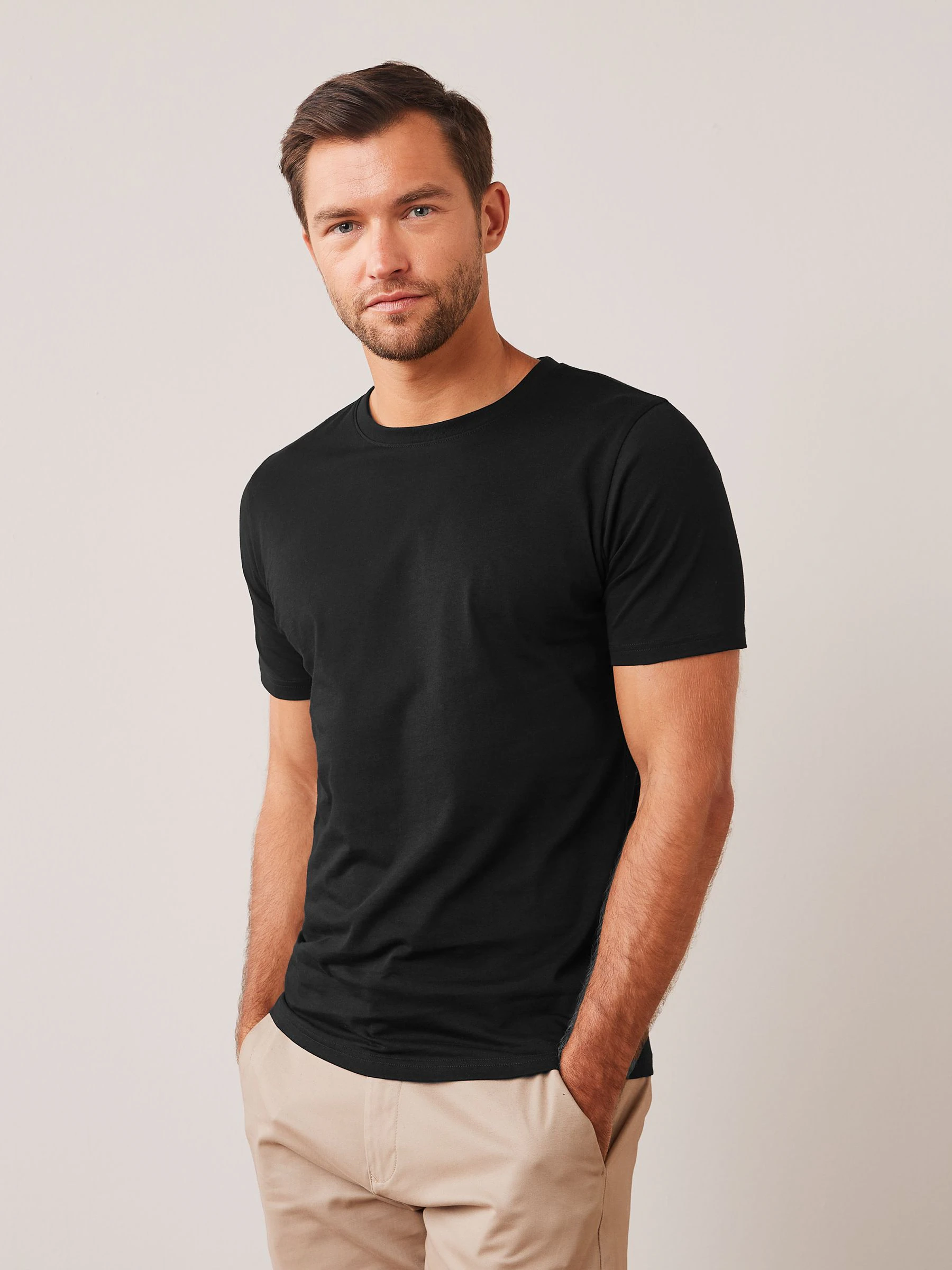 Zwart - Slim Fit - Essentieel katoenen T-shirt met ronde hals