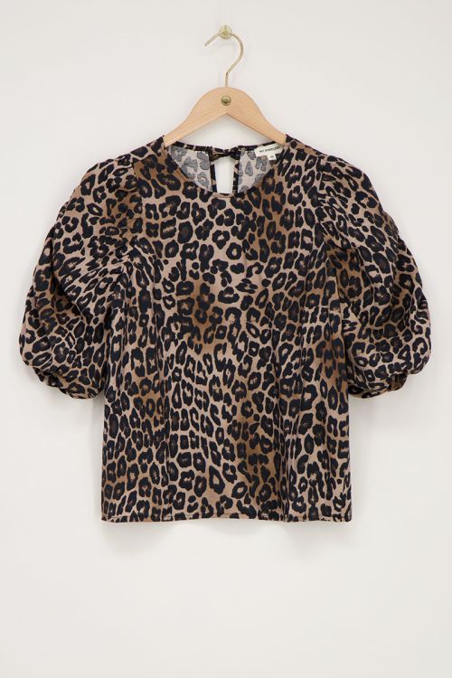 Panterprint top met pofmouwen