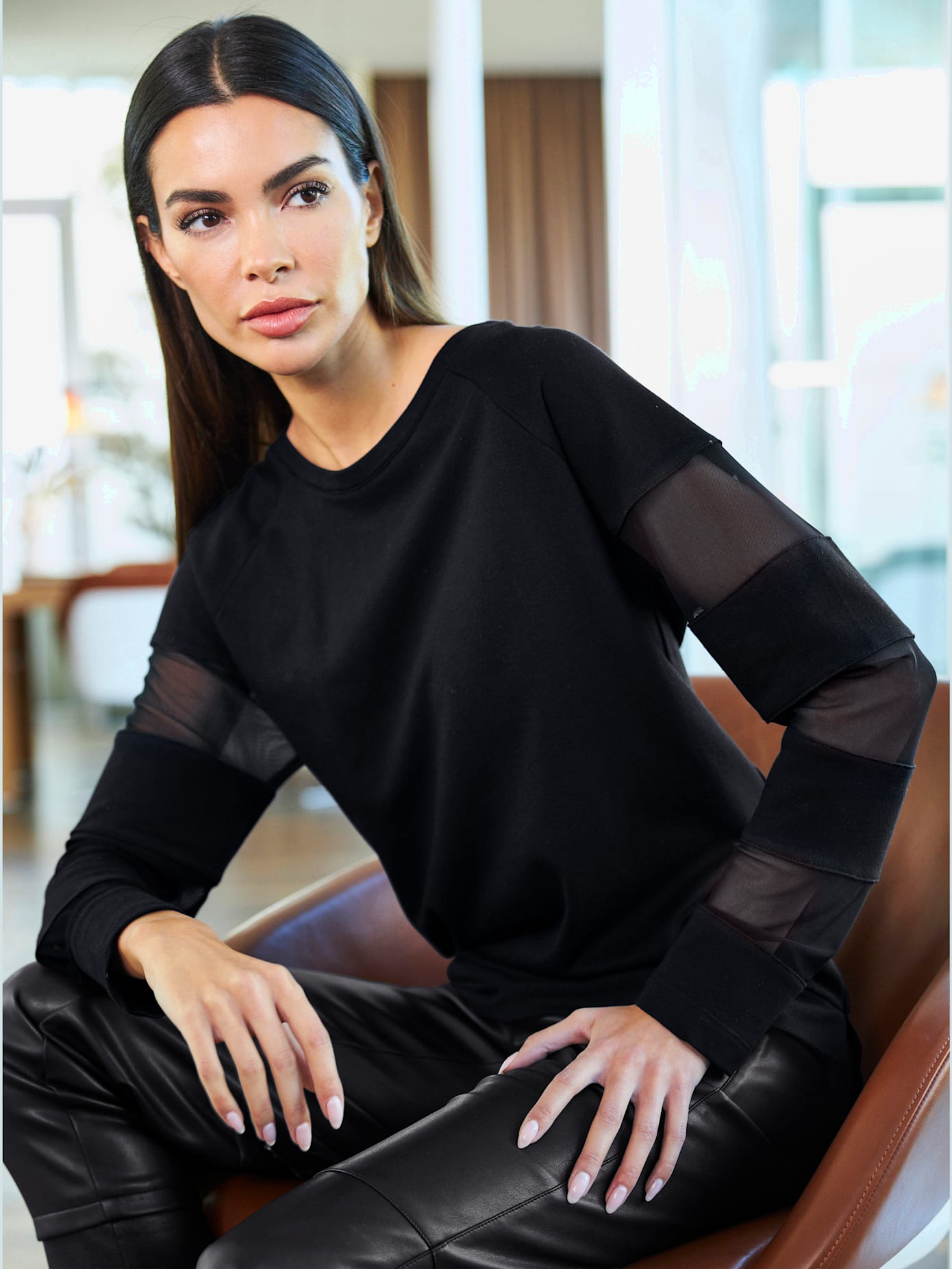 Sweat-shirt empiècements transparents aux manches