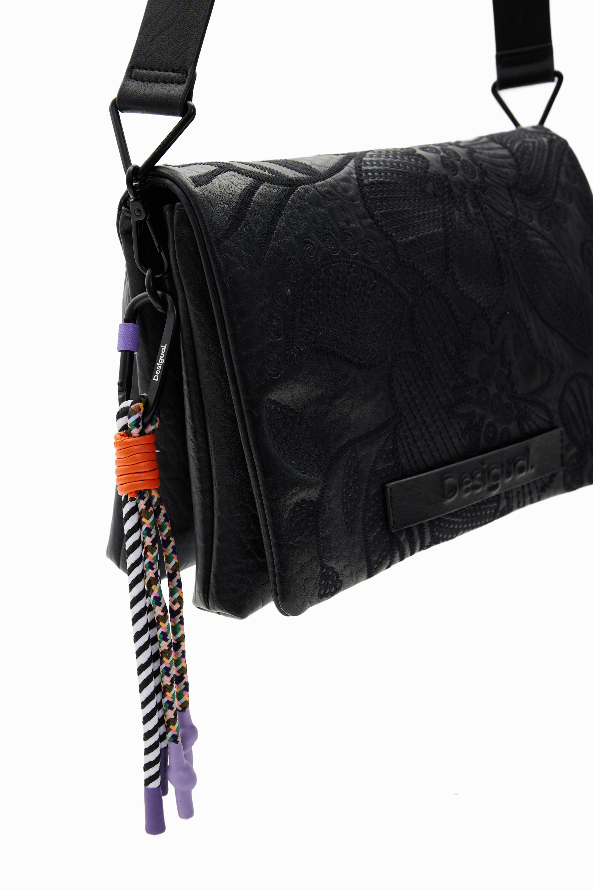 Bolsa de ombro média com bordado floral