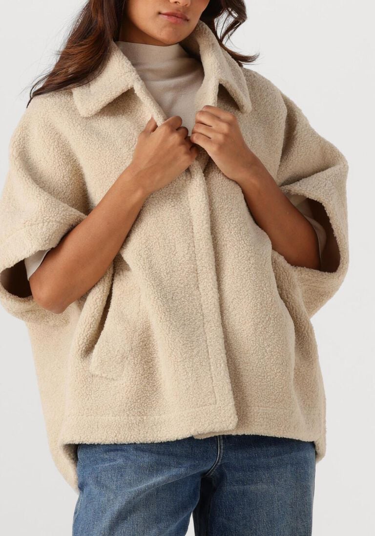 beige knit-ted vest tam