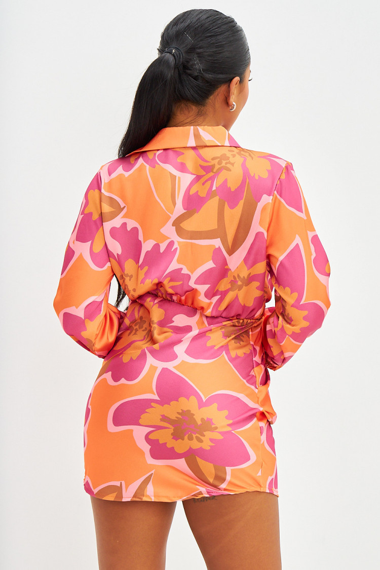 Robe courte satinée à grosses fleurs orange et rouille