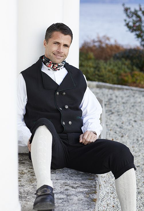 Håkon festdrakt  vest