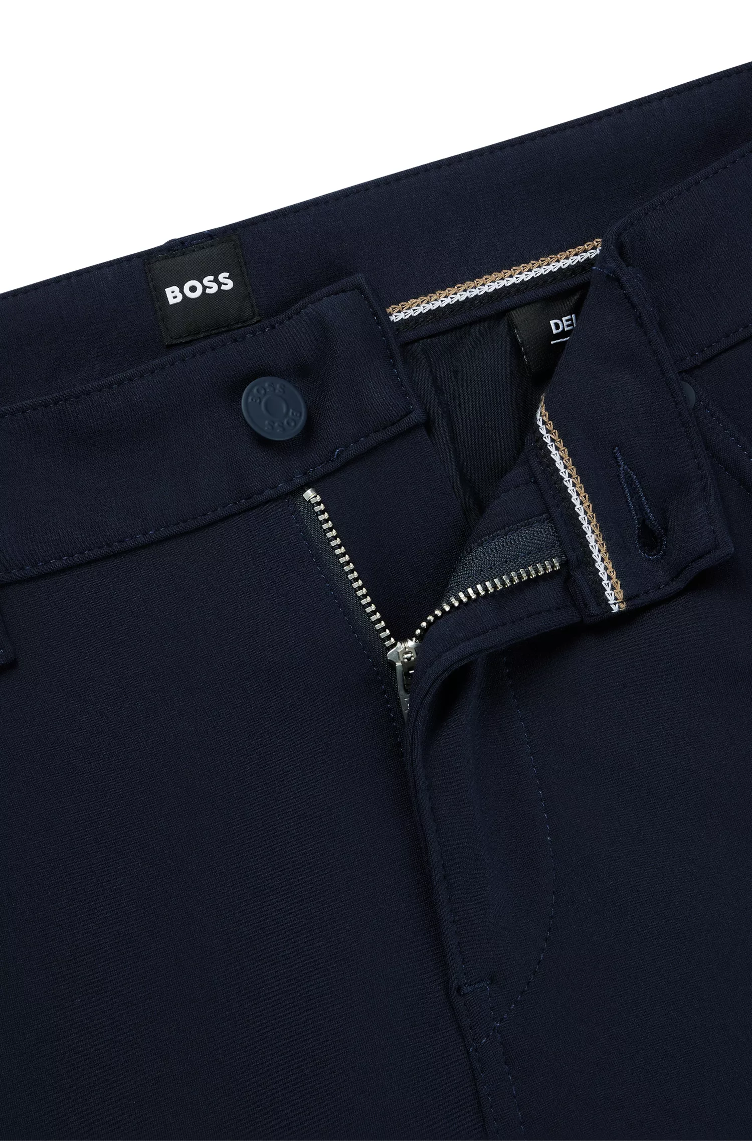 Calça jeans BOSS preta, corte slim, em malha elástica antirrugas.