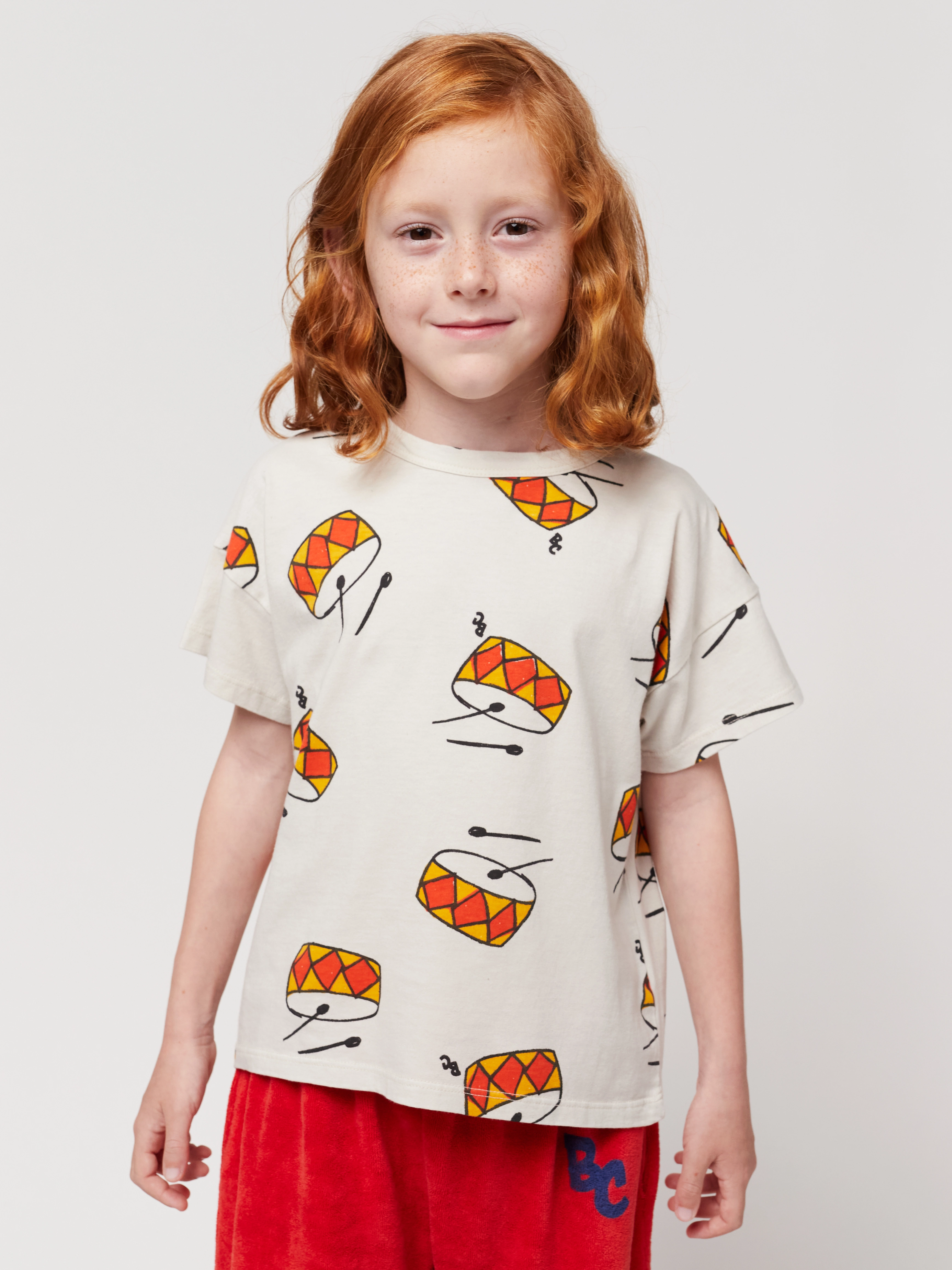T-Shirts PLAY THE DRUM AOP in beige