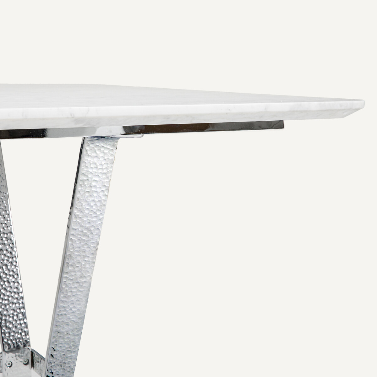 OTTO STUDIO PARA AM.PM<br>Mesa de jantar em mármore e ferro, ZEN
