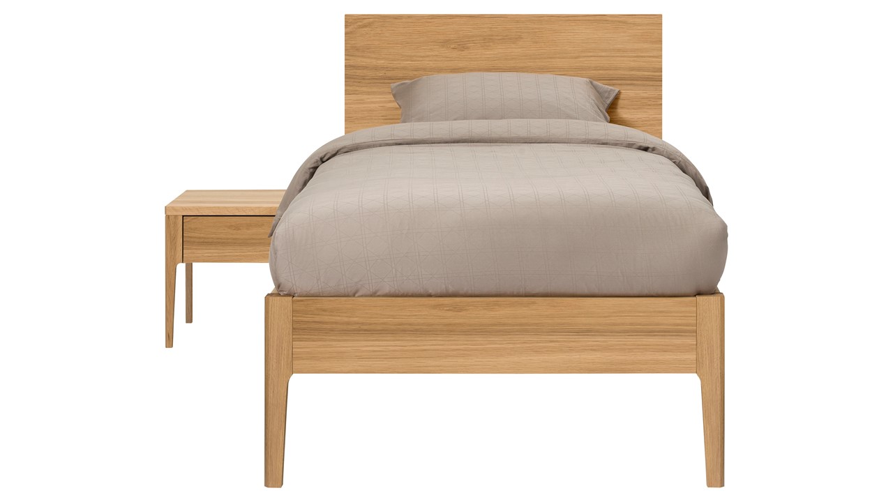 Bed Sky met hoofdbord en poten hout eiken honing