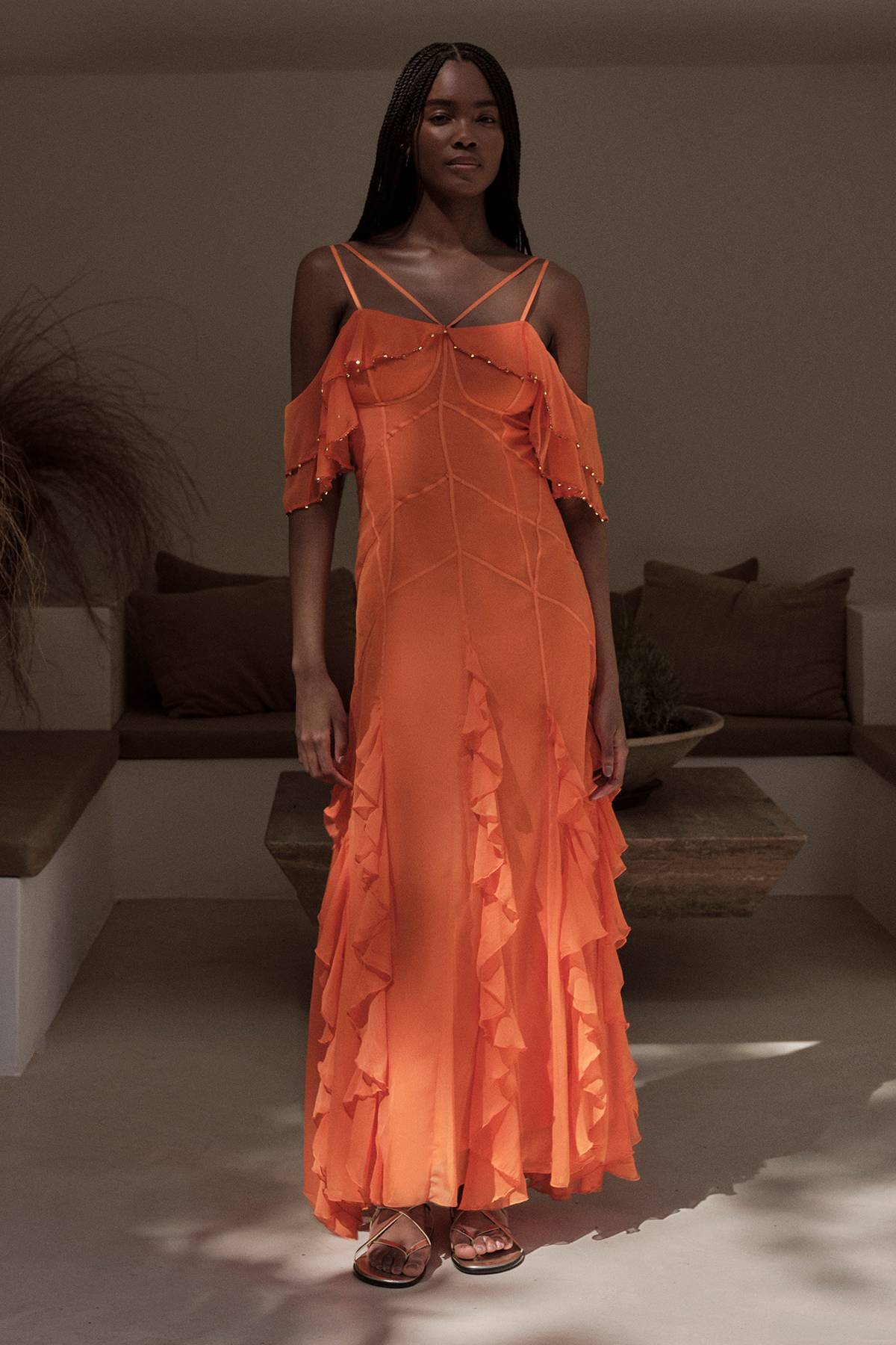 KarenMillen Robe Longue Plissée À Perles Avec Épaules Dénudées