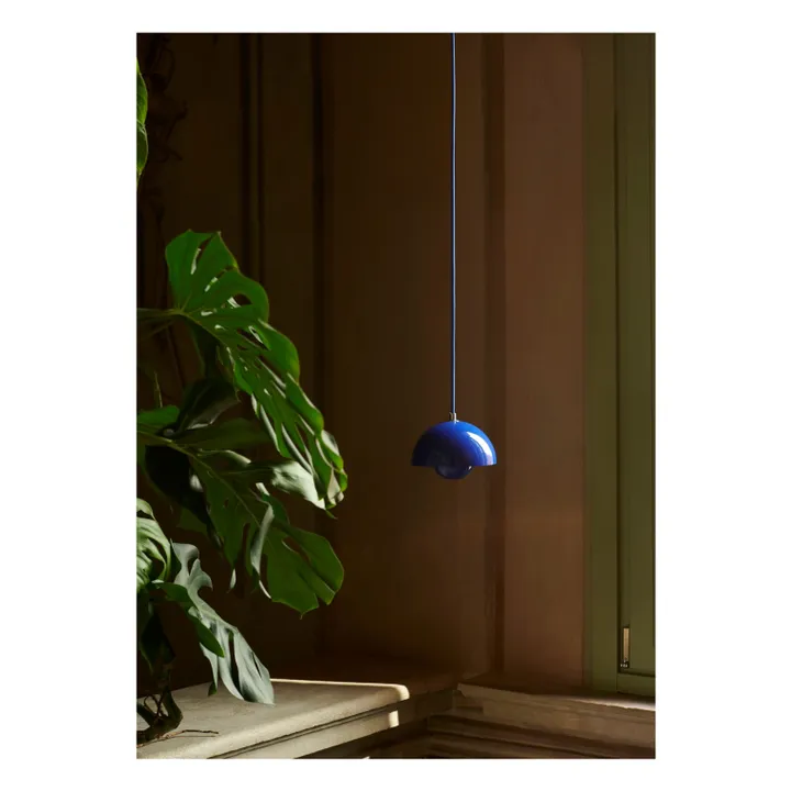 & Tradition Suspension Flowerpot VP10, Verner Panton | Bleu