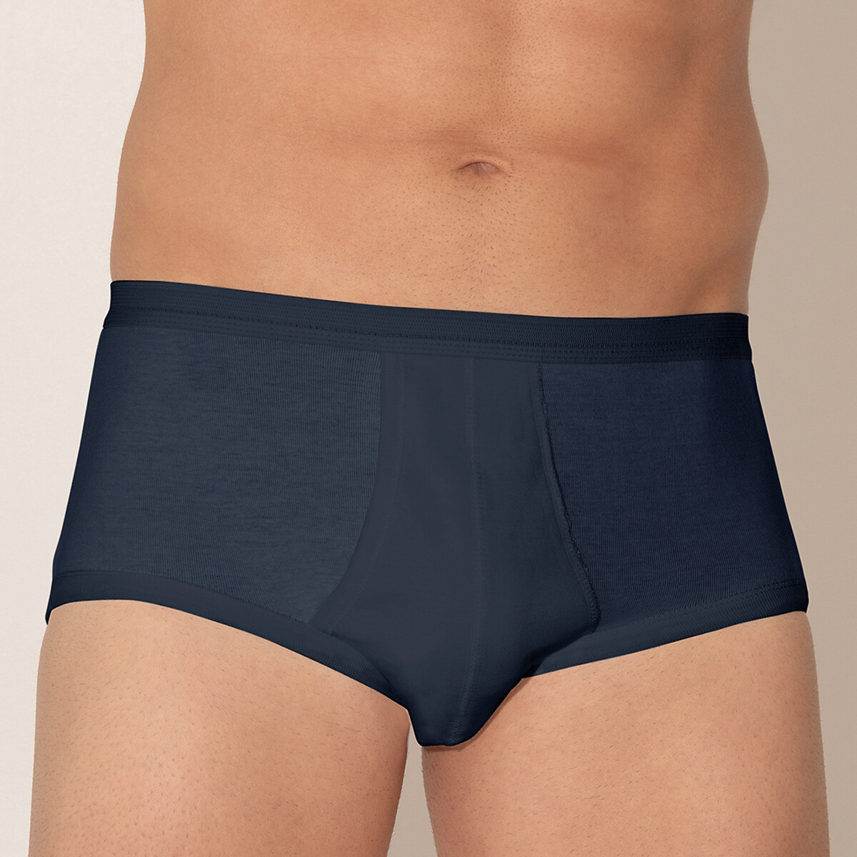 EMINÊNCIA<br>Vestido aberto, cintura alta