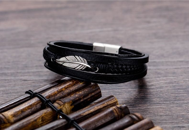 Tenri - Armband met gelaagde imitatieleren veren