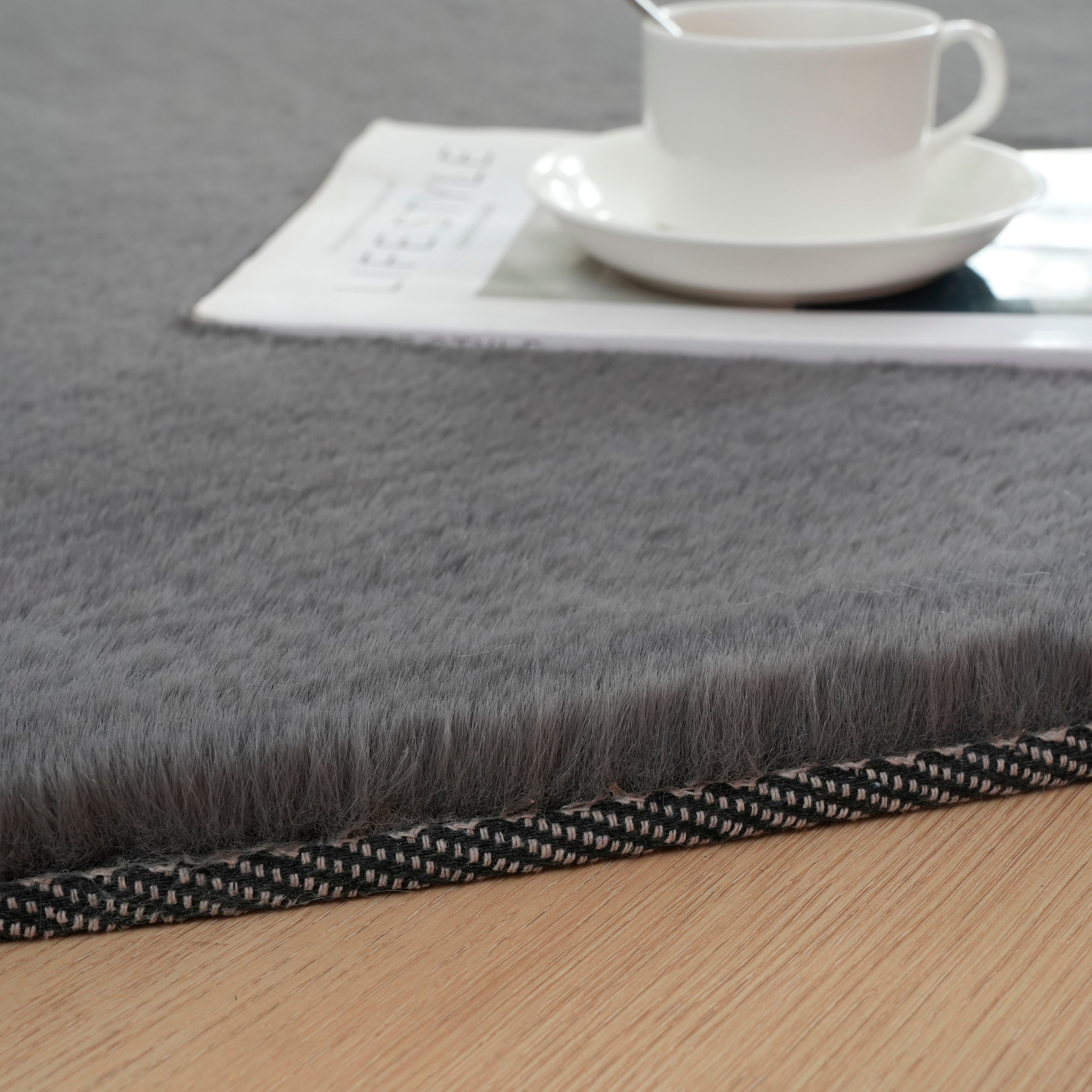 Bruno Banani Hochflor-Teppich »Rabbit 2 Bean, Kunstfell Teppich, Modern, besondere Form« U-förmig 25 mm Höhe Kaninchenfell-Haptik, Microfaser, Wohnzimmer, Schlafzimmer, Esszimmer