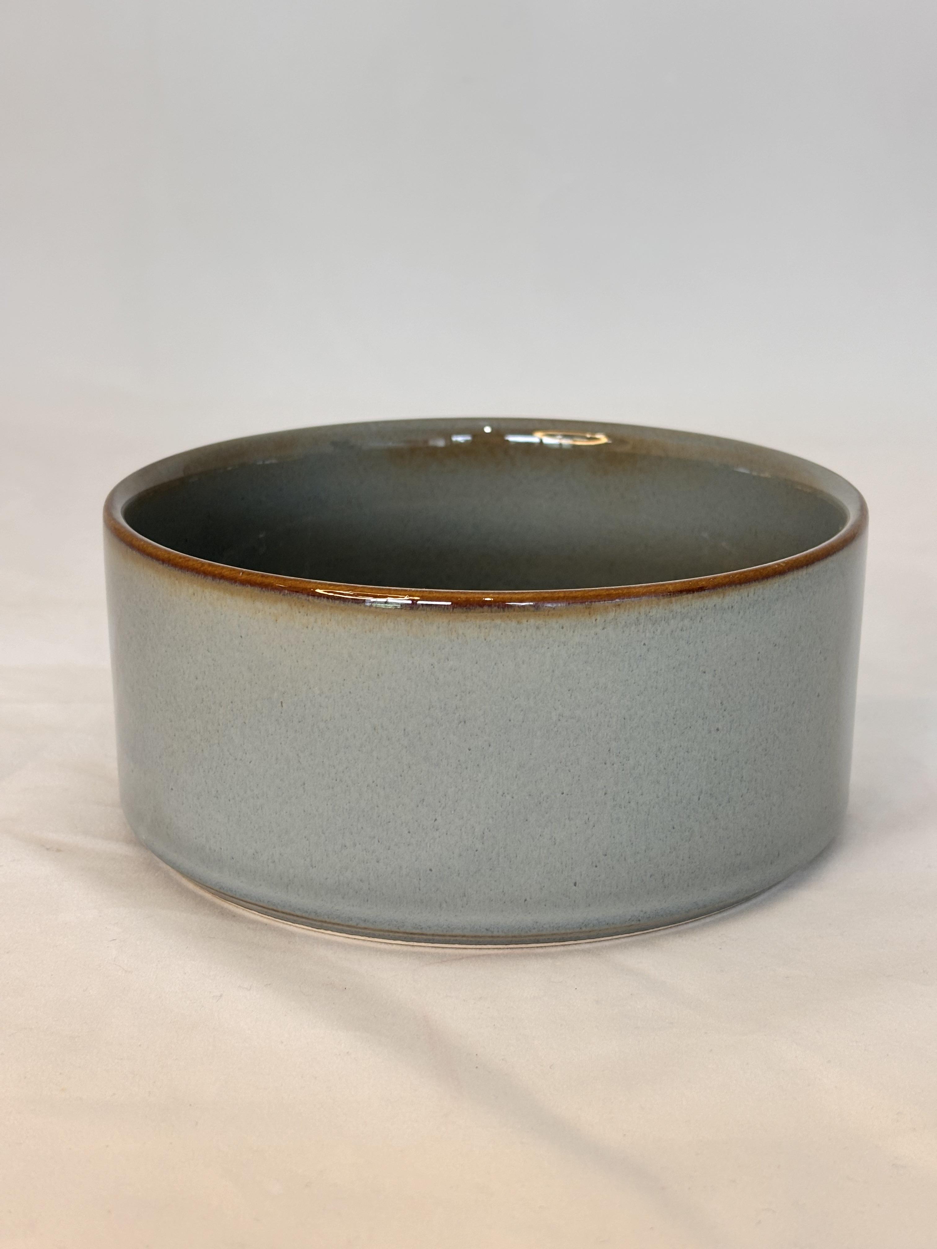SALADIER GRIS EMPILABLE PORCELAINE EMAIL REACTIF 20CM
