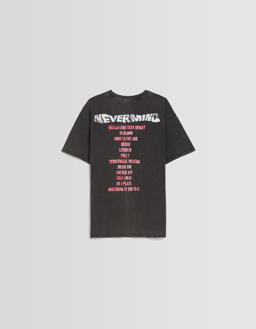 Camiseta Nirvana de manga curta e tamanho grande com estampa.