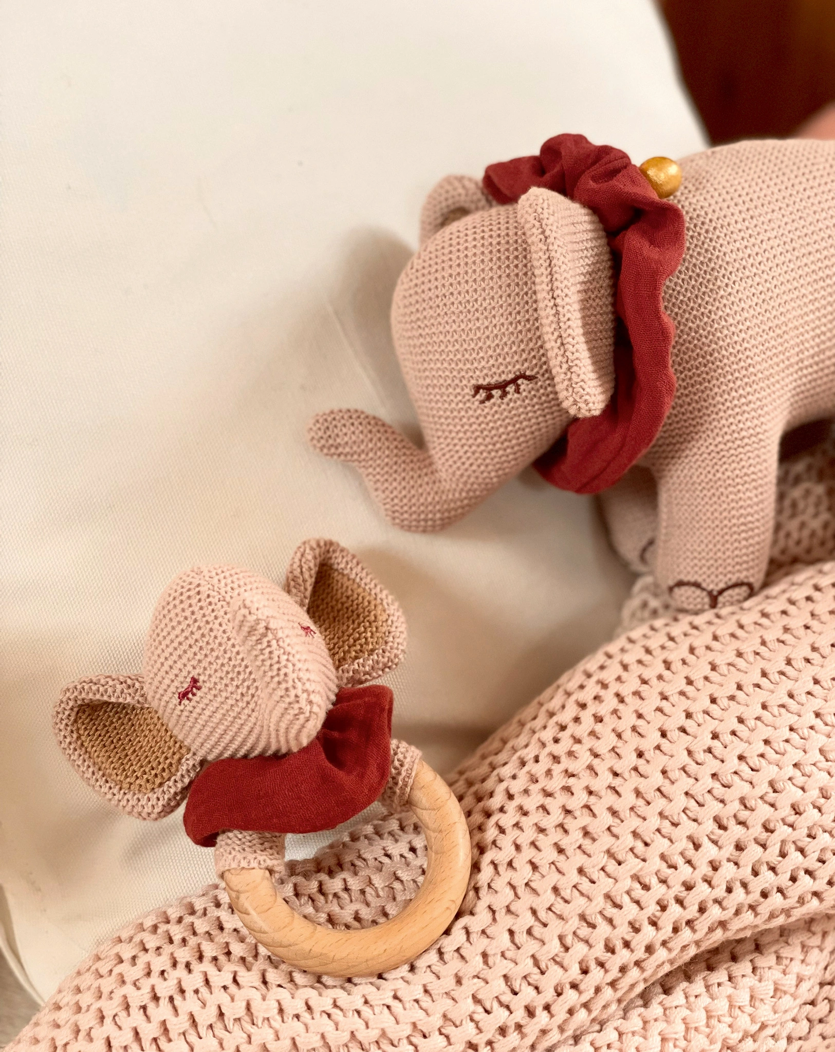 Rassel ELEFANT ROSALIE mit Holzring
