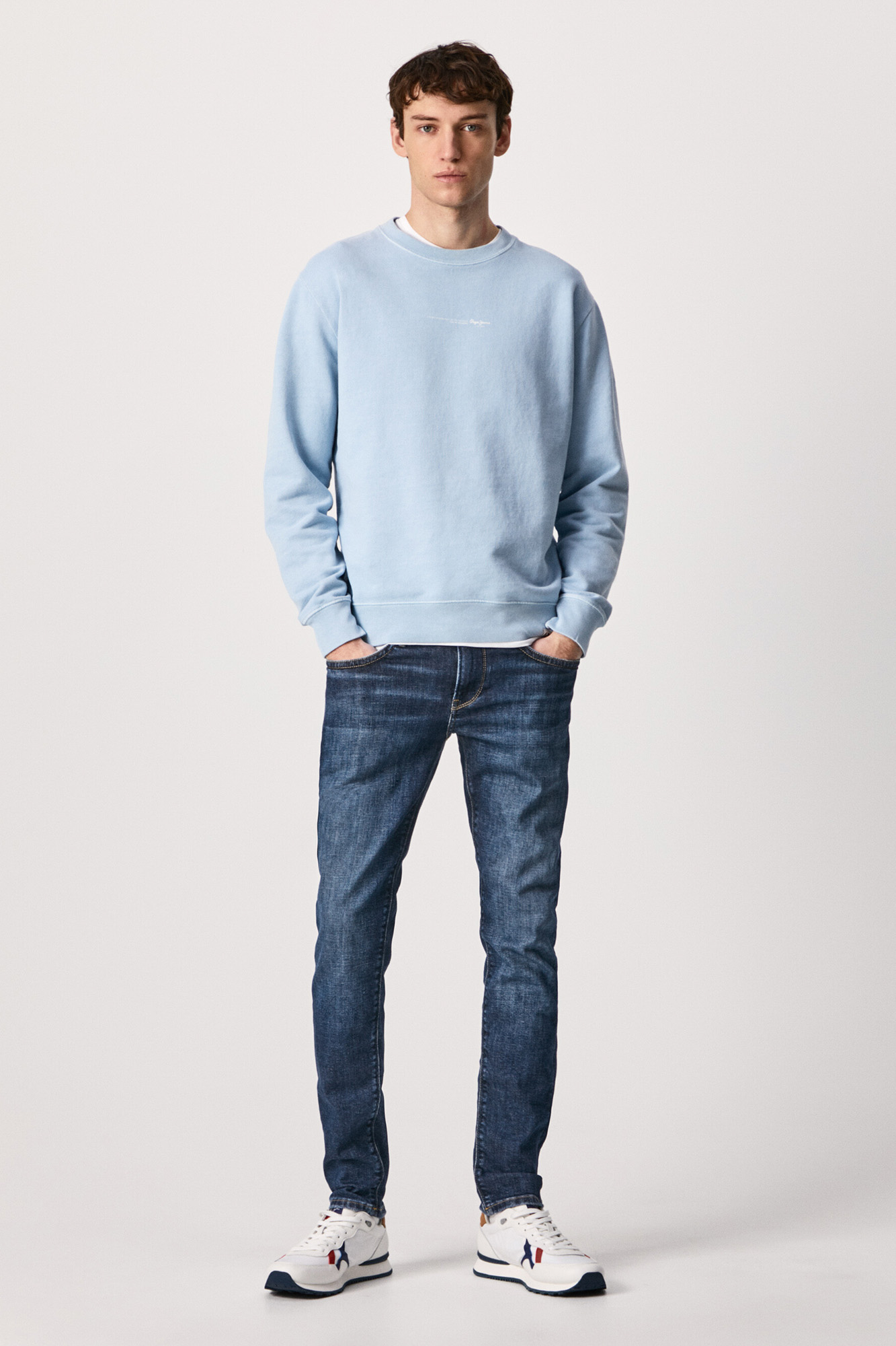 calça jeans de corte justo
