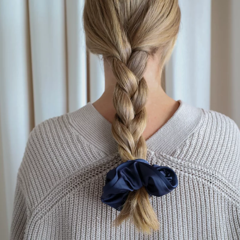 By Stær ANEMONE Scrunchie - Navy
