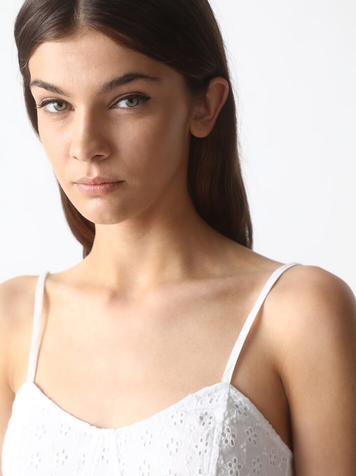 Top com bordado suíço - Branco
