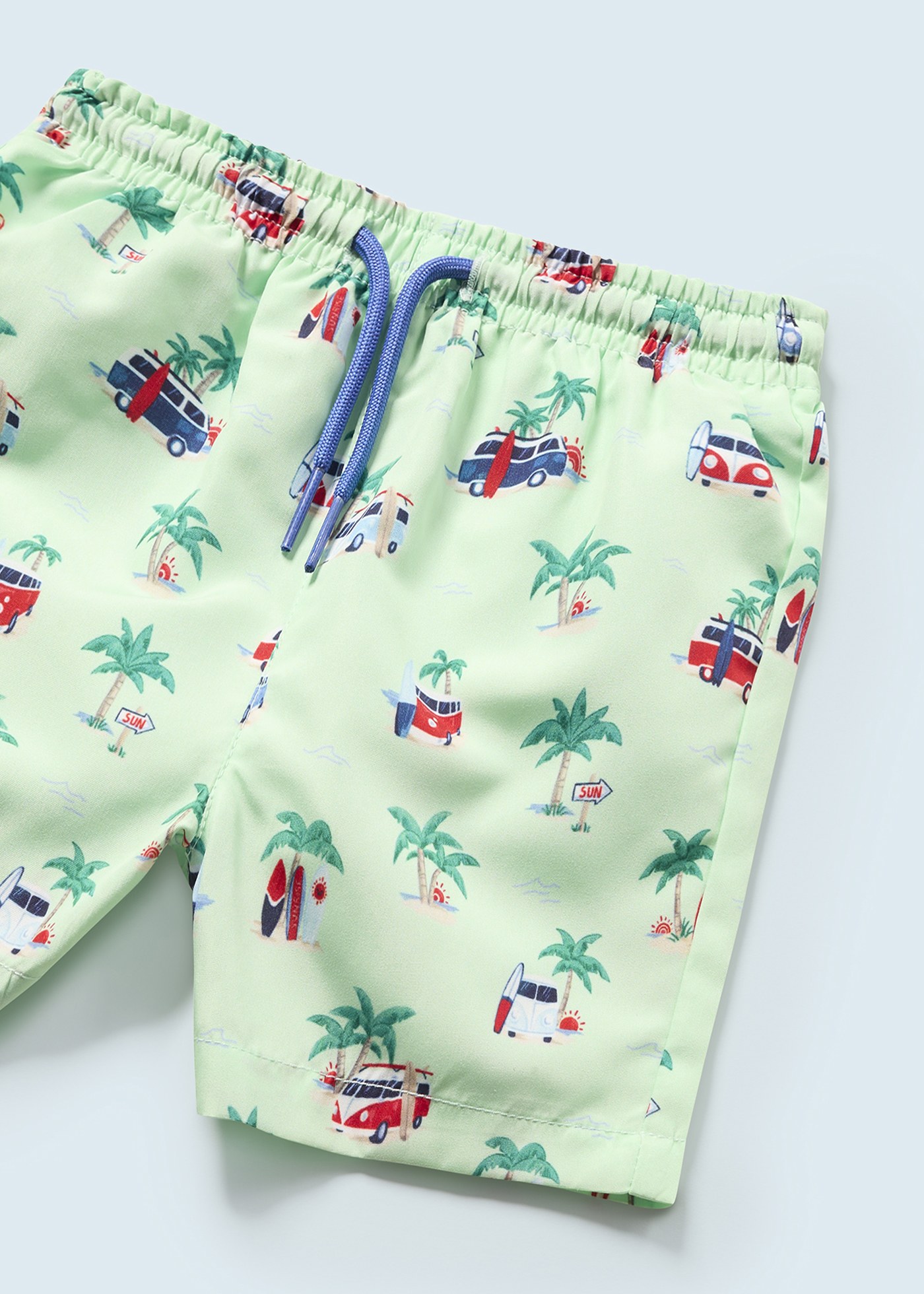 Conjunto de duas peças com chapéu e maiô estampado para bebê
