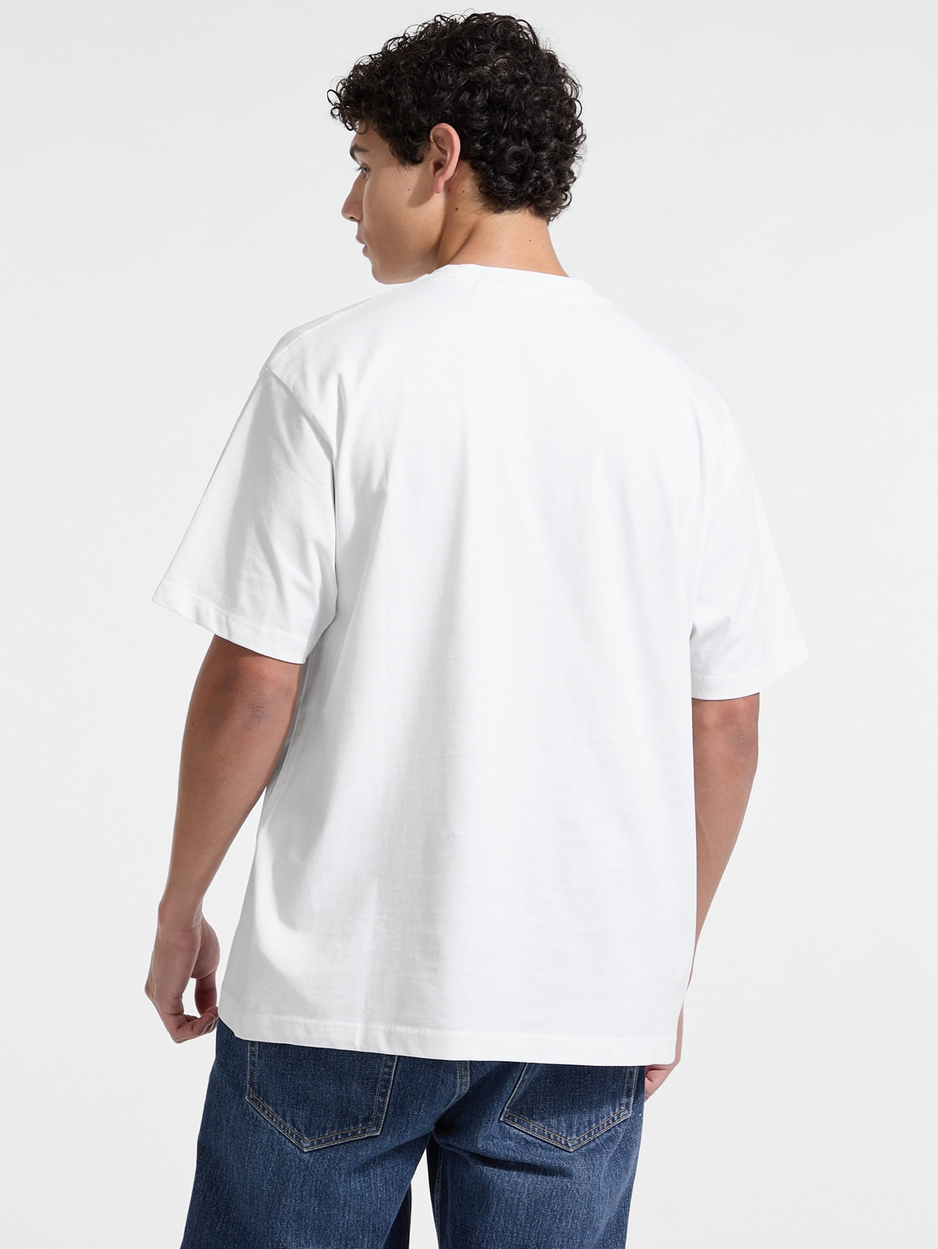 Camiseta oversized com logo bordado