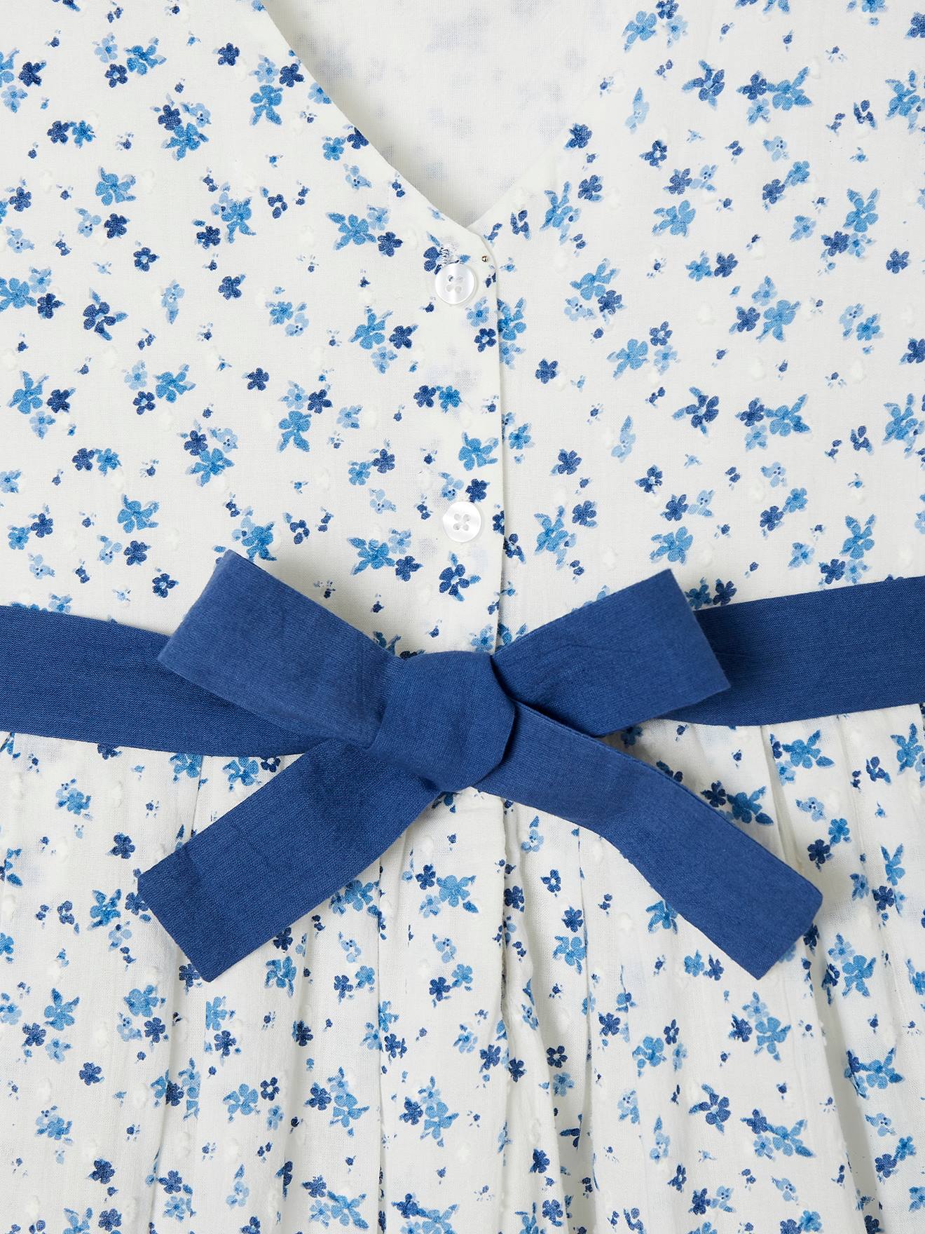 Vestido de festa infantil com flores e plumettis, e cinto com laço nas costas, na cor cru.