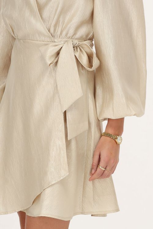 Taupe jurk met overslag satijnen look