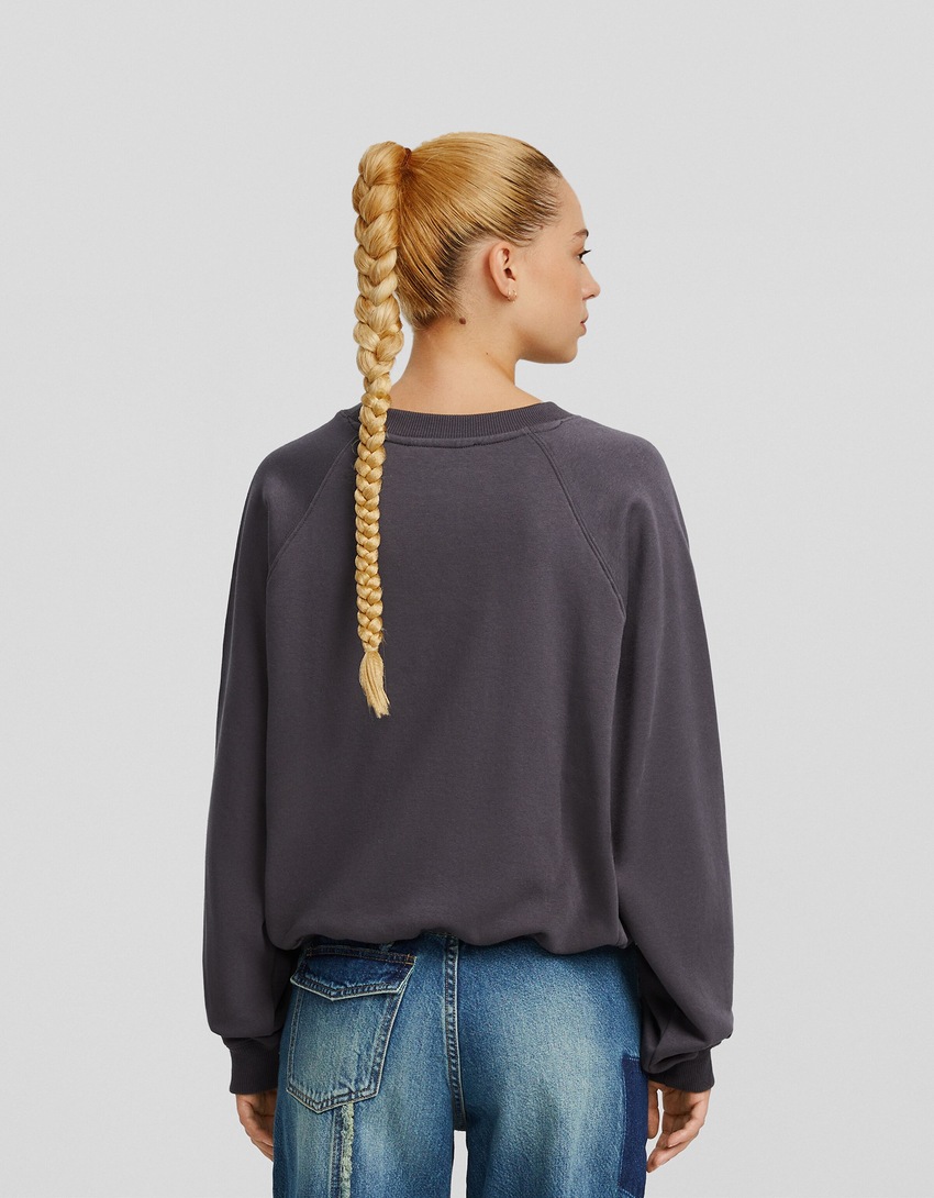 Moletom com mangas raglan