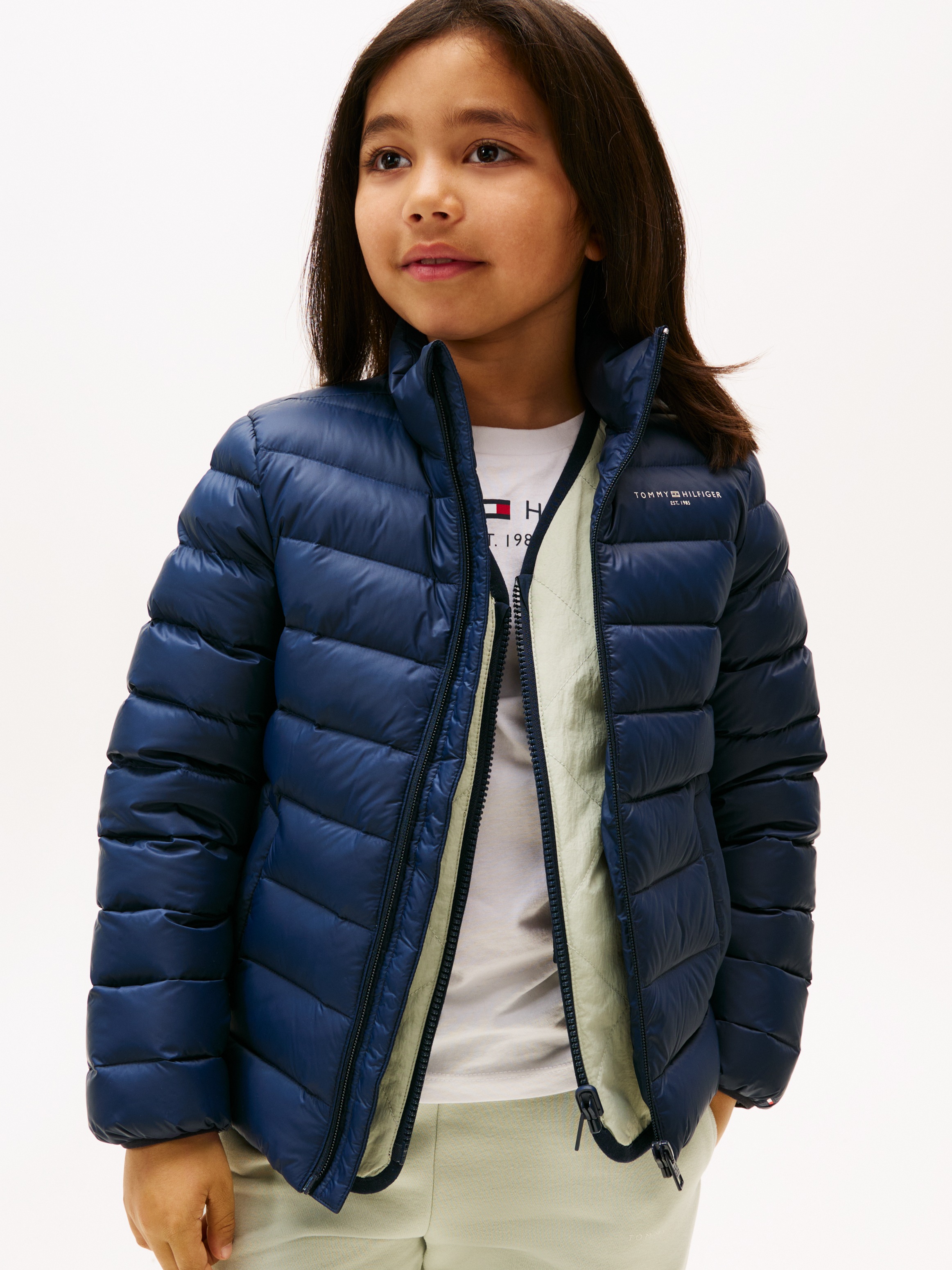 Tommy Hilfiger Steppjacke »ESSENTIAL LIGHT DOWN JACKET« für Kinder bis 16 Jahre, Logodruck auf der Brust